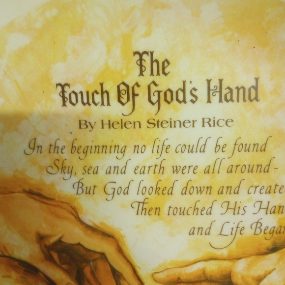 Cream and Gold Decorative Serveware Plate with Antique Illustration - Picture 3 of 9